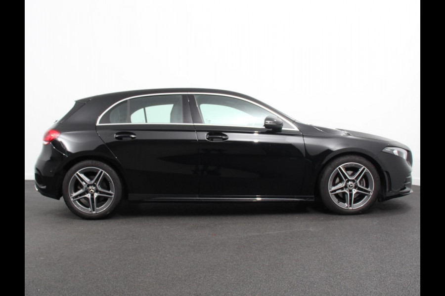 Mercedes-Benz A-Klasse 200 Automaat AMG Line Navigatie Climate Control Camera Virtual Cockpit Led Stoelverwarming Cruise control Parkeersensoren