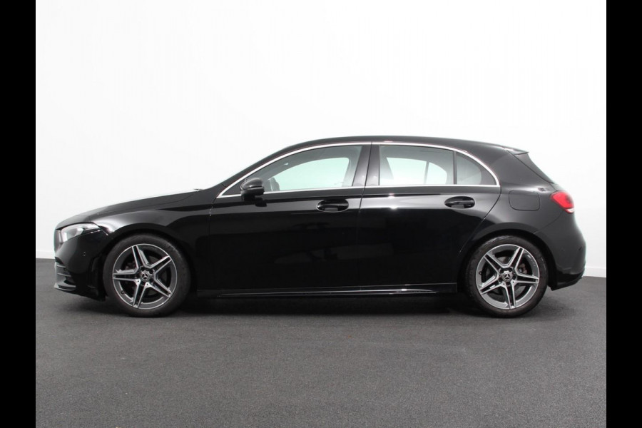 Mercedes-Benz A-Klasse 200 Automaat AMG Line Navigatie Climate Control Camera Virtual Cockpit Led Stoelverwarming Cruise control Parkeersensoren