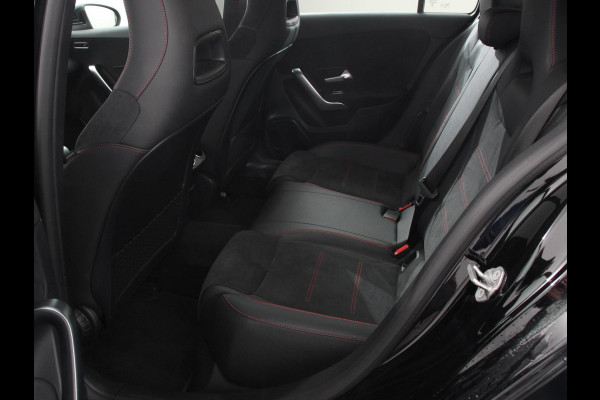 Mercedes-Benz A-Klasse 200 Automaat AMG Line Navigatie Climate Control Camera Virtual Cockpit Led Stoelverwarming Cruise control Parkeersensoren