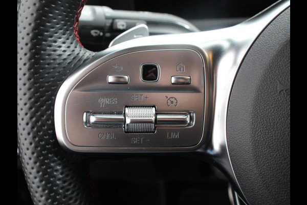 Mercedes-Benz A-Klasse 200 Automaat AMG Line Navigatie Climate Control Camera Virtual Cockpit Led Stoelverwarming Cruise control Parkeersensoren