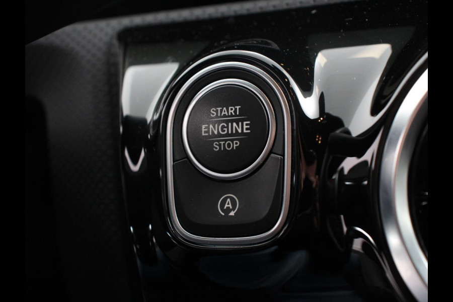 Mercedes-Benz A-Klasse 200 Automaat AMG Line Navigatie Climate Control Camera Virtual Cockpit Led Stoelverwarming Cruise control Parkeersensoren