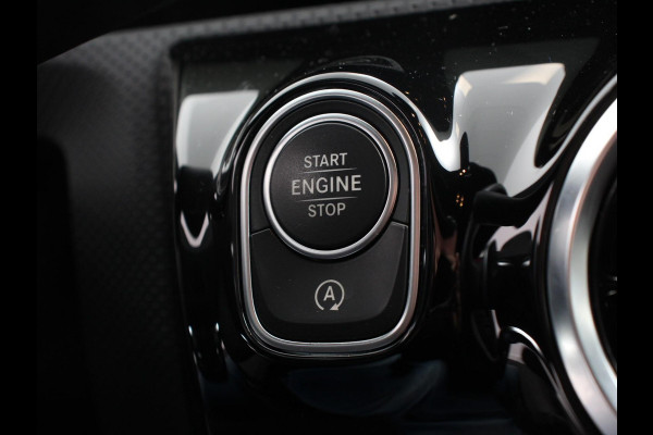 Mercedes-Benz A-Klasse 200 Automaat AMG Line Navigatie Climate Control Camera Virtual Cockpit Led Stoelverwarming Cruise control Parkeersensoren