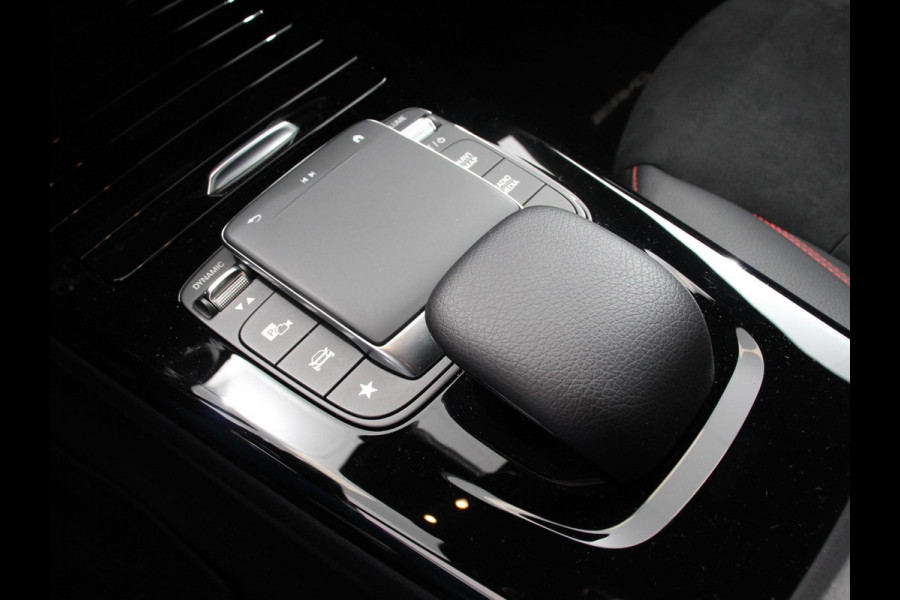 Mercedes-Benz A-Klasse 200 Automaat AMG Line Navigatie Climate Control Camera Virtual Cockpit Led Stoelverwarming Cruise control Parkeersensoren