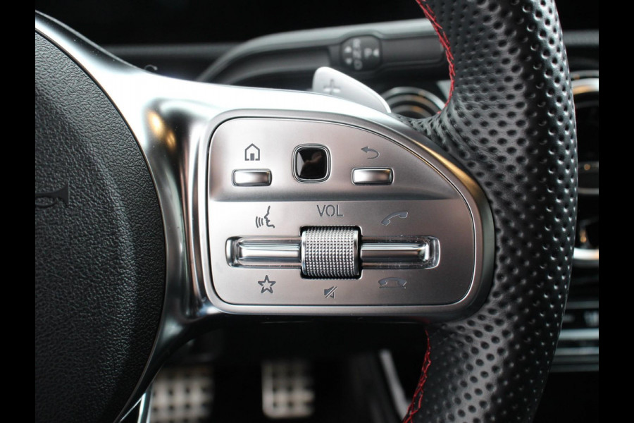 Mercedes-Benz A-Klasse 200 Automaat AMG Line Navigatie Climate Control Camera Virtual Cockpit Led Stoelverwarming Cruise control Parkeersensoren