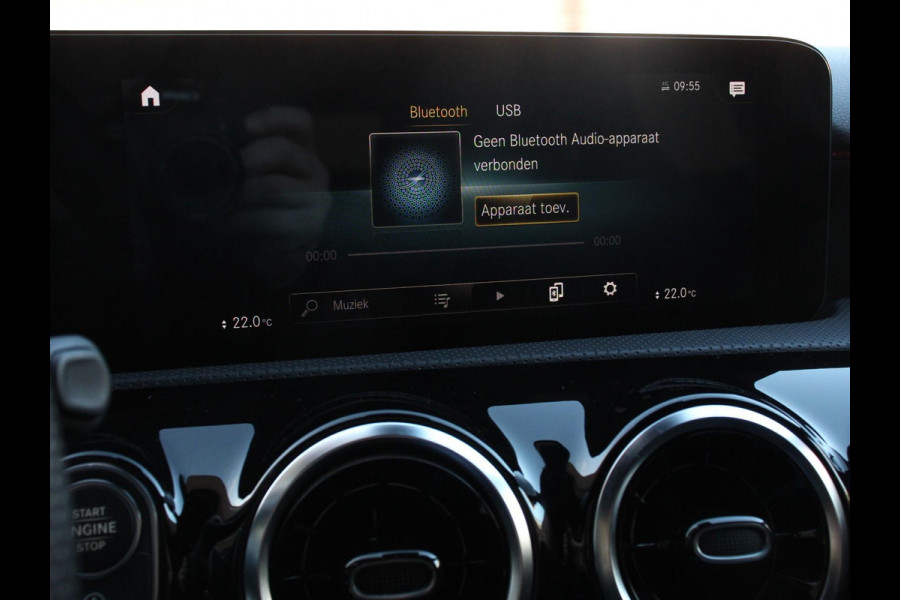 Mercedes-Benz A-Klasse 200 Automaat AMG Line Navigatie Climate Control Camera Virtual Cockpit Led Stoelverwarming Cruise control Parkeersensoren
