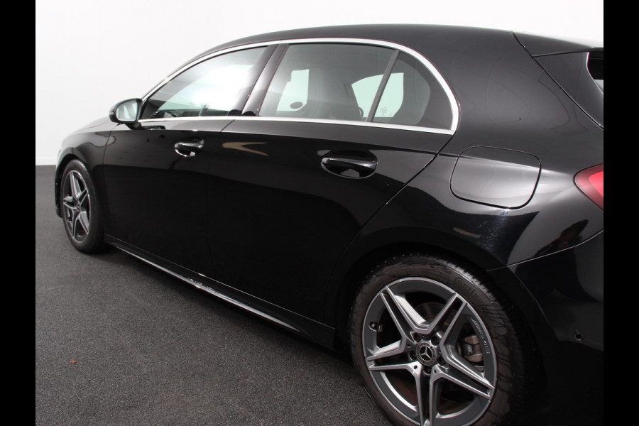 Mercedes-Benz A-Klasse 200 Automaat AMG Line Navigatie Climate Control Camera Virtual Cockpit Led Stoelverwarming Cruise control Parkeersensoren