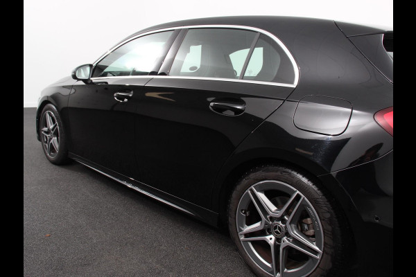 Mercedes-Benz A-Klasse 200 Automaat AMG Line Navigatie Climate Control Camera Virtual Cockpit Led Stoelverwarming Cruise control Parkeersensoren