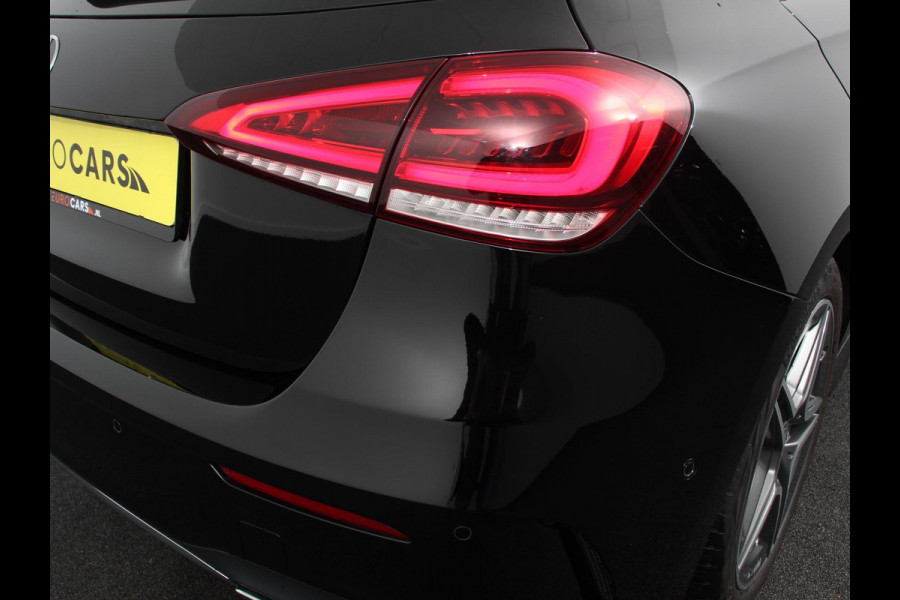 Mercedes-Benz A-Klasse 200 Automaat AMG Line Navigatie Climate Control Camera Virtual Cockpit Led Stoelverwarming Cruise control Parkeersensoren