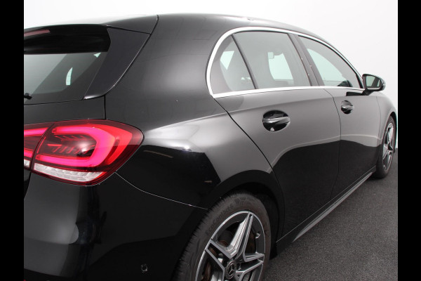 Mercedes-Benz A-Klasse 200 Automaat AMG Line Navigatie Climate Control Camera Virtual Cockpit Led Stoelverwarming Cruise control Parkeersensoren
