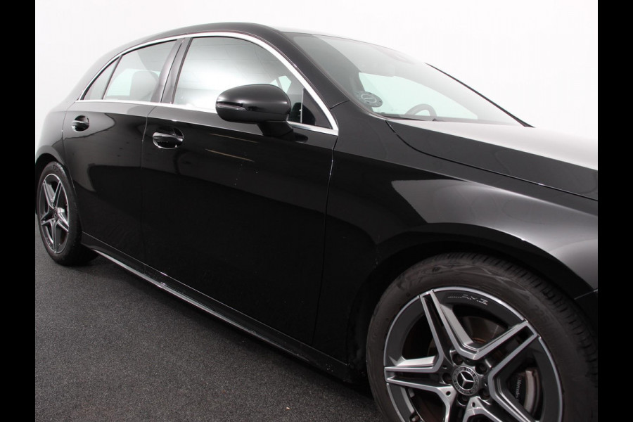 Mercedes-Benz A-Klasse 200 Automaat AMG Line Navigatie Climate Control Camera Virtual Cockpit Led Stoelverwarming Cruise control Parkeersensoren