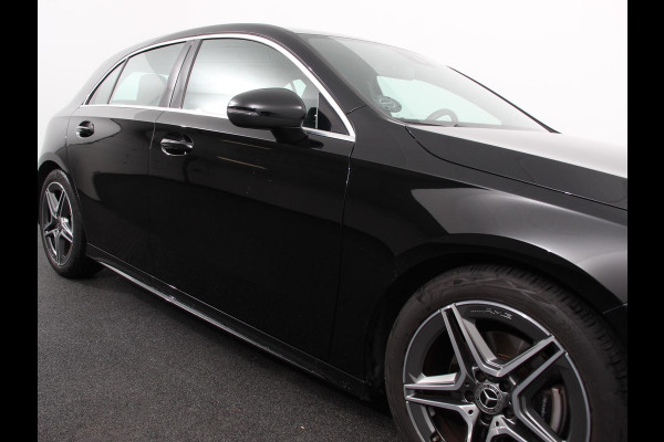 Mercedes-Benz A-Klasse 200 Automaat AMG Line Navigatie Climate Control Camera Virtual Cockpit Led Stoelverwarming Cruise control Parkeersensoren