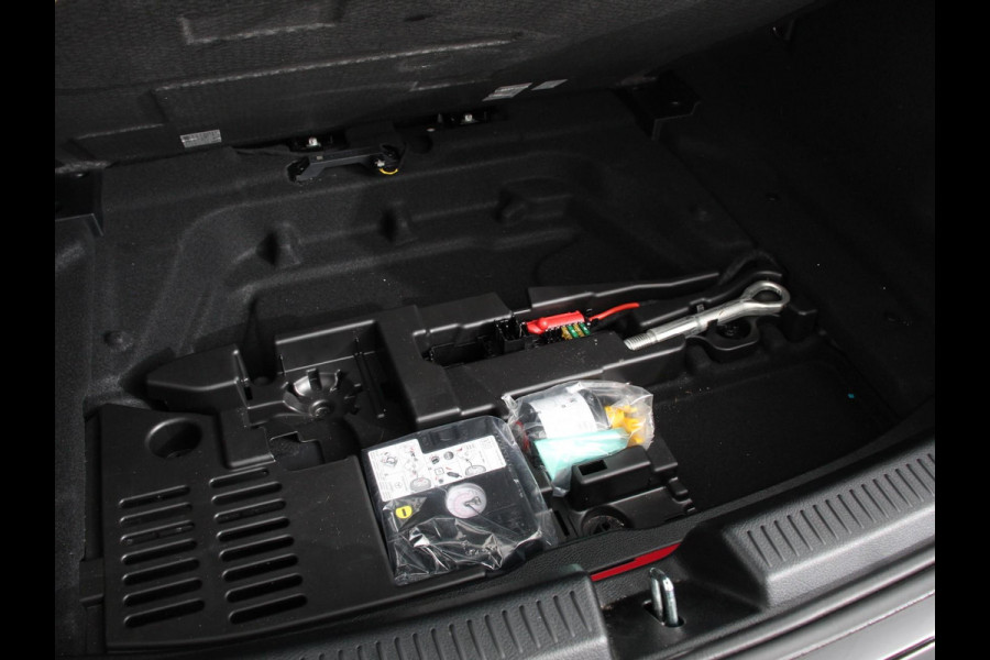 Mercedes-Benz A-Klasse 200 Automaat AMG Line Navigatie Climate Control Camera Virtual Cockpit Led Stoelverwarming Cruise control Parkeersensoren