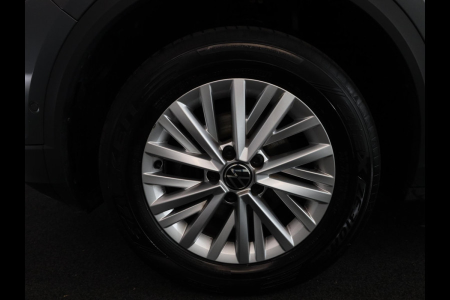 Volkswagen T-Roc 1.5 TSI Life 150PK DSG | Achteruitrijcamera | Stoelverwarming | Clima |