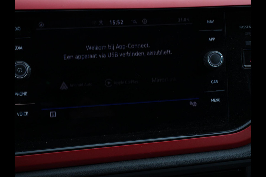 Volkswagen Polo 1.0 TSI Automaat Comfort Sport-Line Navigatie Apple Carplay Android Auto Adaptive Cruise Control Stoelverwarming Climate Control Getinte ramen Lichtmetalen Velgen