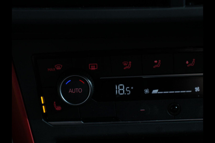 Volkswagen Polo 1.0 TSI Automaat Comfort Sport-Line Navigatie Apple Carplay Android Auto Adaptive Cruise Control Stoelverwarming Climate Control Getinte ramen Lichtmetalen Velgen