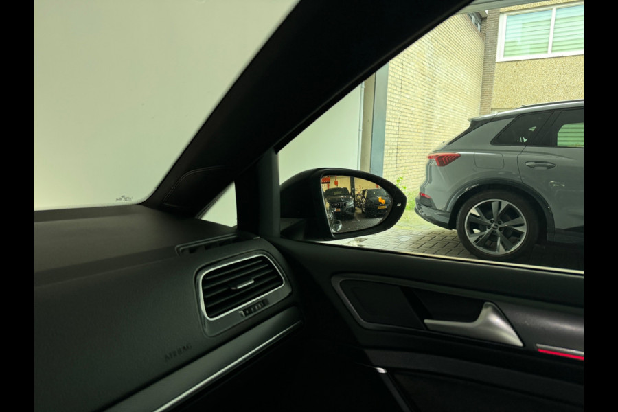 Volkswagen Golf 2.0 TSI GTI TCR Pano|ACC|BlindSpot|Camera|Lane Assist