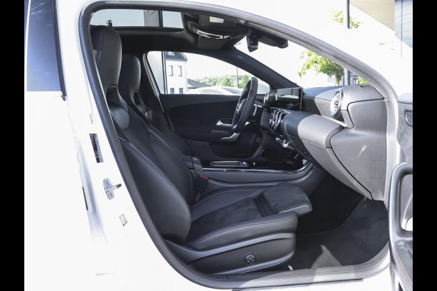 Mercedes-Benz A-Klasse 250e AMG ** NIGHT, MBUX+, PANO, MEMO, DISTR, 2-Zone CLIMA, 19-inch LMV,  ** 1e EIG - UNFALLFREI ** ** INFORMEER OOK NAAR ONZE AANTREKKELIJKE FINANCIAL-LEASE TARIEVEN **