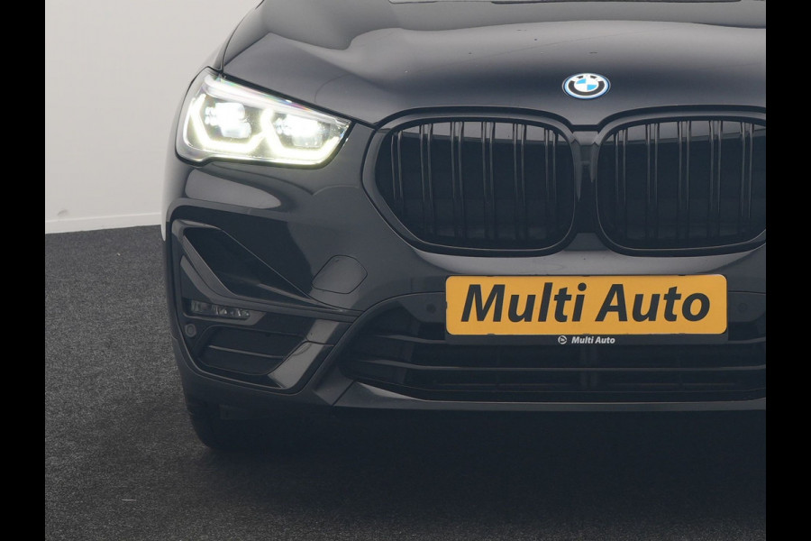 BMW X1 xDrive25e Sportline PHEV 221pk Dealer O.H | Trekhaak Afn. | Panodak | Camera | Head Up | Sportstoelen & Stuur Verwarmd | Cruise Control | Sfeerverlichting | Navigatie | Virtual | DAB | 19"L.M | Plug In Hybrid |