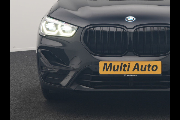 BMW X1 xDrive25e Sportline PHEV 221pk Dealer O.H | Trekhaak Afn. | Panodak | Camera | Head Up | Sportstoelen & Stuur Verwarmd | Cruise Control | Sfeerverlichting | Navigatie | Virtual | DAB | 19"L.M | Plug In Hybrid |