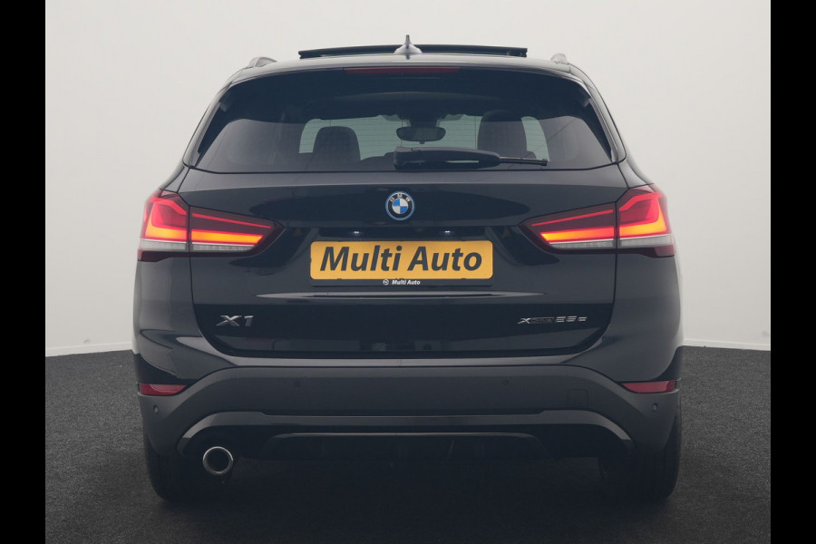 BMW X1 xDrive25e Sportline PHEV 221pk Dealer O.H | Trekhaak Afn. | Panodak | Camera | Head Up | Sportstoelen & Stuur Verwarmd | Cruise Control | Sfeerverlichting | Navigatie | Virtual | DAB | 19"L.M | Plug In Hybrid |