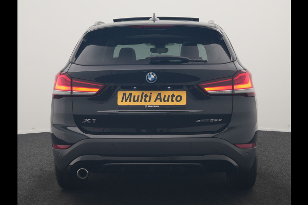 BMW X1 xDrive25e Sportline PHEV 221pk Dealer O.H | Trekhaak Afn. | Panodak | Camera | Head Up | Sportstoelen & Stuur Verwarmd | Cruise Control | Sfeerverlichting | Navigatie | Virtual | DAB | 19"L.M | Plug In Hybrid |
