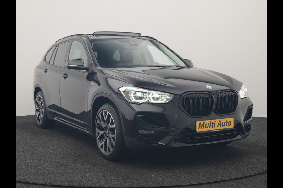 BMW X1 xDrive25e Sportline PHEV 221pk Dealer O.H | Trekhaak Afn. | Panodak | Camera | Head Up | Sportstoelen & Stuur Verwarmd | Cruise Control | Sfeerverlichting | Navigatie | Virtual | DAB | 19"L.M | Plug In Hybrid |