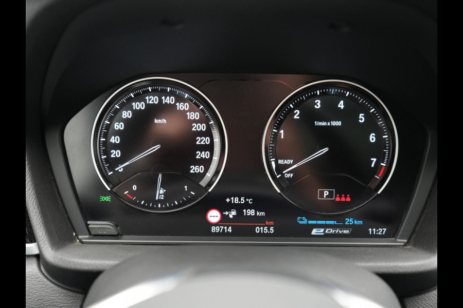 BMW X1 xDrive25e Sportline PHEV 221pk Dealer O.H | Trekhaak Afn. | Panodak | Camera | Head Up | Sportstoelen & Stuur Verwarmd | Cruise Control | Sfeerverlichting | Navigatie | Virtual | DAB | 19"L.M | Plug In Hybrid |