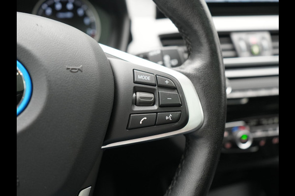 BMW X1 xDrive25e Sportline PHEV 221pk Dealer O.H | Trekhaak Afn. | Panodak | Camera | Head Up | Sportstoelen & Stuur Verwarmd | Cruise Control | Sfeerverlichting | Navigatie | Virtual | DAB | 19"L.M | Plug In Hybrid |