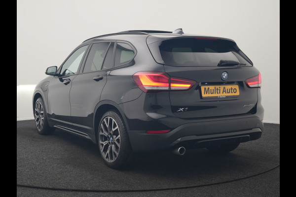 BMW X1 xDrive25e Sportline PHEV 221pk Dealer O.H | Trekhaak Afn. | Panodak | Camera | Head Up | Sportstoelen & Stuur Verwarmd | Cruise Control | Sfeerverlichting | Navigatie | Virtual | DAB | 19"L.M | Plug In Hybrid |