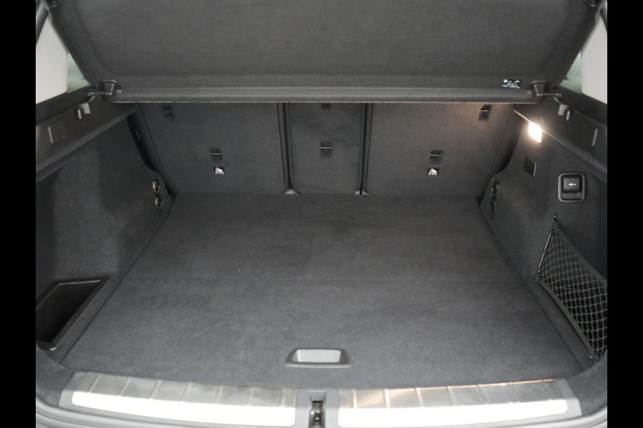 BMW X1 xDrive25e Sportline PHEV 221pk Dealer O.H | Trekhaak Afn. | Panodak | Camera | Head Up | Sportstoelen & Stuur Verwarmd | Cruise Control | Sfeerverlichting | Navigatie | Virtual | DAB | 19"L.M | Plug In Hybrid |