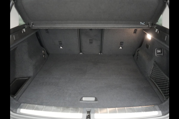BMW X1 xDrive25e Sportline PHEV 221pk Dealer O.H | Trekhaak Afn. | Panodak | Camera | Head Up | Sportstoelen & Stuur Verwarmd | Cruise Control | Sfeerverlichting | Navigatie | Virtual | DAB | 19"L.M | Plug In Hybrid |