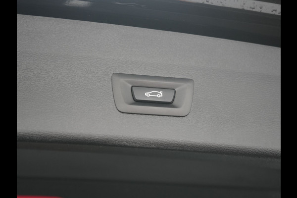 BMW X1 xDrive25e Sportline PHEV 221pk Dealer O.H | Trekhaak Afn. | Panodak | Camera | Head Up | Sportstoelen & Stuur Verwarmd | Cruise Control | Sfeerverlichting | Navigatie | Virtual | DAB | 19"L.M | Plug In Hybrid |