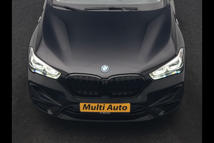 BMW X1 xDrive25e Sportline PHEV 221pk Dealer O.H | Trekhaak Afn. | Panodak | Camera | Head Up | Sportstoelen & Stuur Verwarmd | Cruise Control | Sfeerverlichting | Navigatie | Virtual | DAB | 19"L.M | Plug In Hybrid |