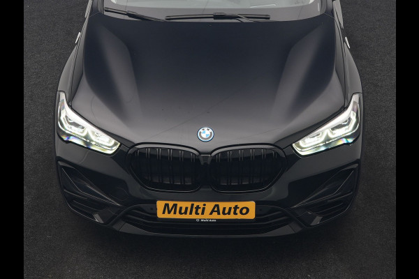 BMW X1 xDrive25e Sportline PHEV 221pk Dealer O.H | Trekhaak Afn. | Panodak | Camera | Head Up | Sportstoelen & Stuur Verwarmd | Cruise Control | Sfeerverlichting | Navigatie | Virtual | DAB | 19"L.M | Plug In Hybrid |