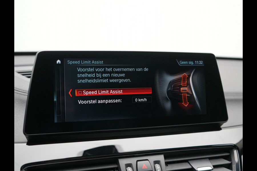 BMW X1 xDrive25e Sportline PHEV 221pk Dealer O.H | Trekhaak Afn. | Panodak | Camera | Head Up | Sportstoelen & Stuur Verwarmd | Cruise Control | Sfeerverlichting | Navigatie | Virtual | DAB | 19"L.M | Plug In Hybrid |