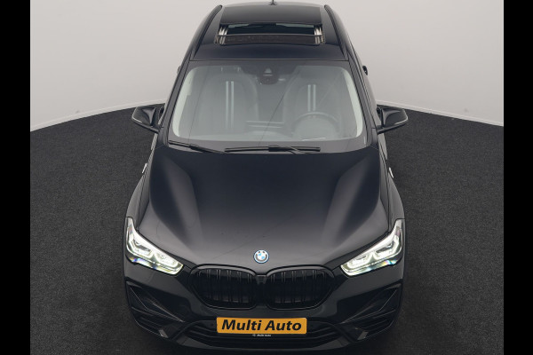 BMW X1 xDrive25e Sportline PHEV 221pk Dealer O.H | Trekhaak Afn. | Panodak | Camera | Head Up | Sportstoelen & Stuur Verwarmd | Cruise Control | Sfeerverlichting | Navigatie | Virtual | DAB | 19"L.M | Plug In Hybrid |