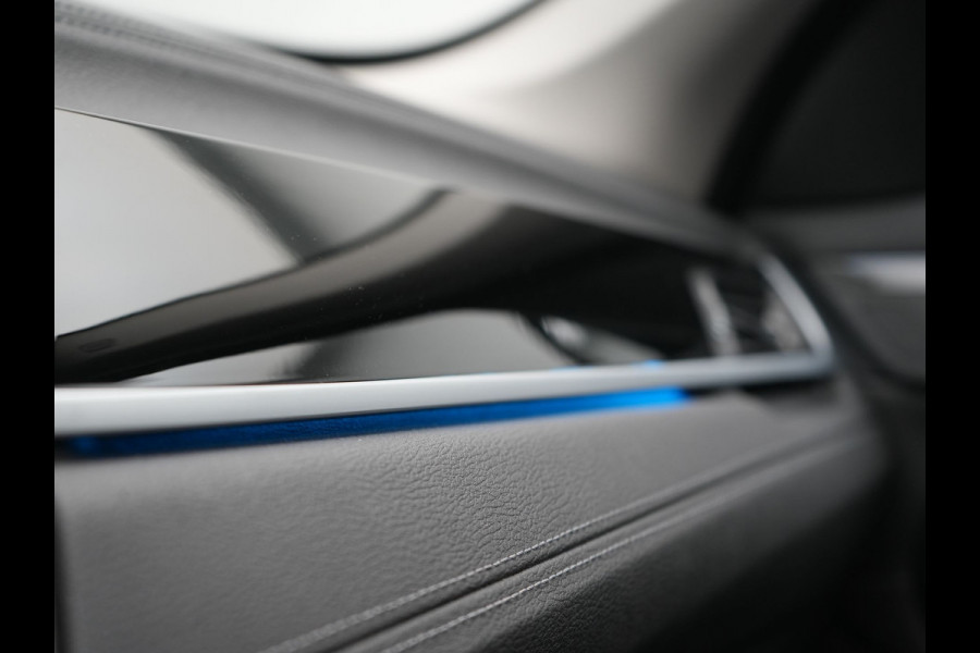 BMW X1 xDrive25e Sportline PHEV 221pk Dealer O.H | Trekhaak Afn. | Panodak | Camera | Head Up | Sportstoelen & Stuur Verwarmd | Cruise Control | Sfeerverlichting | Navigatie | Virtual | DAB | 19"L.M | Plug In Hybrid |