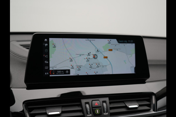 BMW X1 xDrive25e Sportline PHEV 221pk Dealer O.H | Trekhaak Afn. | Panodak | Camera | Head Up | Sportstoelen & Stuur Verwarmd | Cruise Control | Sfeerverlichting | Navigatie | Virtual | DAB | 19"L.M | Plug In Hybrid |