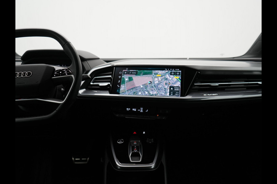 Audi Q4 e-tron 40 2x S Line 82 kWh 204pk Dealer O.H | Trekhaak Af Fabriek | Matrix LED | Keyless | Lederen Sportstoelen Verwarmd | BLIS | Apple Carplay | Lane Assist | Virtual | Navigatie | DAB | 20"L.M |