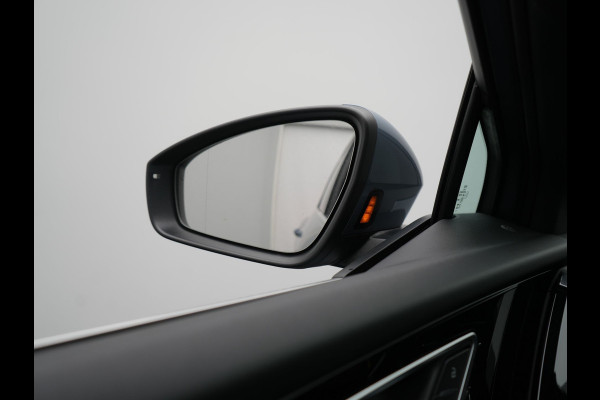 Audi Q4 e-tron 40 2x S Line 82 kWh 204pk Dealer O.H | Trekhaak Af Fabriek | Matrix LED | Keyless | Lederen Sportstoelen Verwarmd | BLIS | Apple Carplay | Lane Assist | Virtual | Navigatie | DAB | 20"L.M |