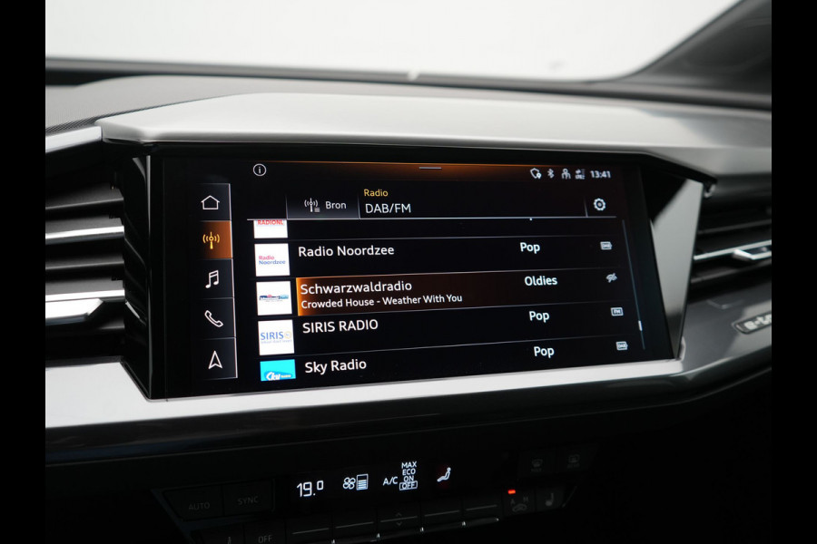 Audi Q4 e-tron 40 2x S Line 82 kWh 204pk Dealer O.H | Trekhaak Af Fabriek | Matrix LED | Keyless | Lederen Sportstoelen Verwarmd | BLIS | Apple Carplay | Lane Assist | Virtual | Navigatie | DAB | 20"L.M |