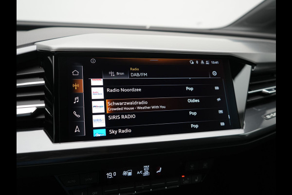 Audi Q4 e-tron 40 2x S Line 82 kWh 204pk Dealer O.H | Trekhaak Af Fabriek | Matrix LED | Keyless | Lederen Sportstoelen Verwarmd | BLIS | Apple Carplay | Lane Assist | Virtual | Navigatie | DAB | 20"L.M |