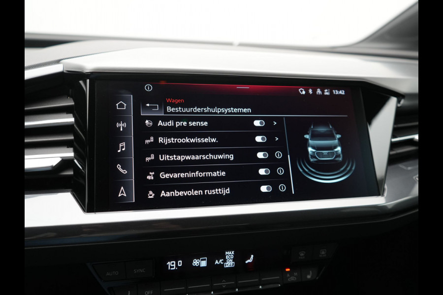Audi Q4 e-tron 40 2x S Line 82 kWh 204pk Dealer O.H | Trekhaak Af Fabriek | Matrix LED | Keyless | Lederen Sportstoelen Verwarmd | BLIS | Apple Carplay | Lane Assist | Virtual | Navigatie | DAB | 20"L.M |