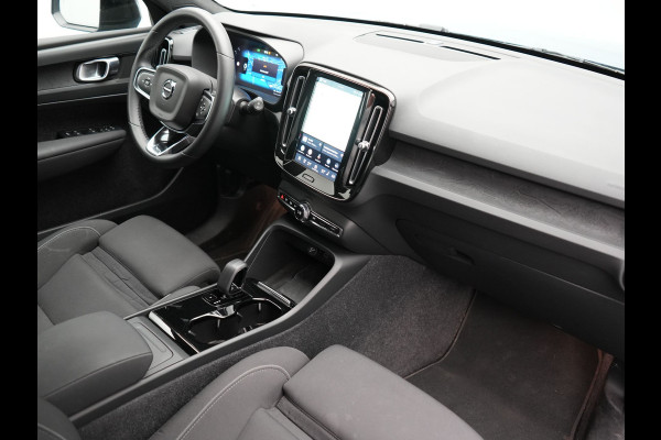 Volvo XC40 Single Motor Long Range Plus 82 kWh 252pk Dealer O.H | Trekhaak Af Fabriek | Camera | Adaptive Cruise | Sportstoelen Verwarmd | Pilot Assist | Google Assistant & Maps | BLIS | Keyless | Virtual | Navigatie | DAB | 19"L.M |