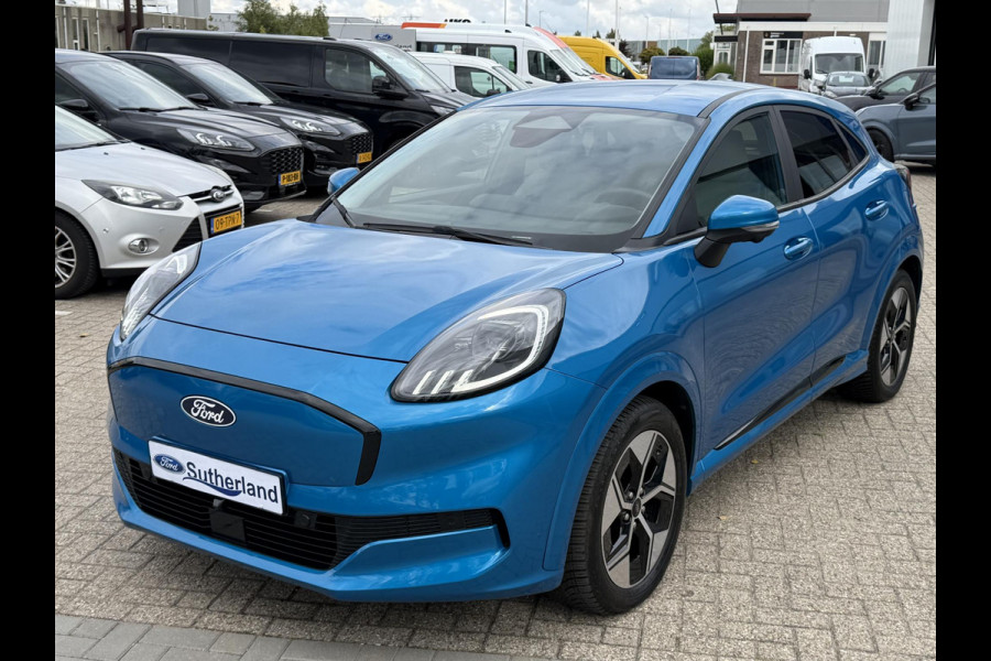 Ford Puma Gen-E Premium 44 kWh | 3100 KM | Driver Pack | Winter Pack | All Weather Banden | Trekhaak | Verlengde fabrieksgarantie tot 08-2029