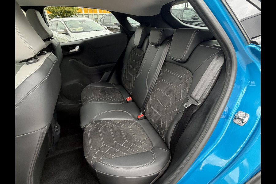 Ford Puma Gen-E Premium 44 kWh | 3100 KM | Driver Pack | Winter Pack | All Weather Banden | Trekhaak | Verlengde fabrieksgarantie tot 08-2029