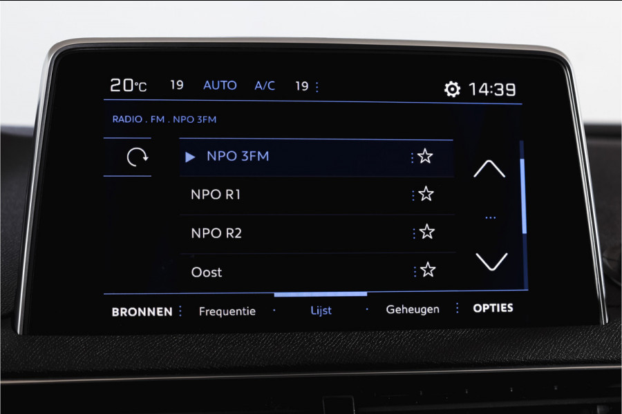 Peugeot 3008 1.2 PureTech Active 131 PK | Dig. Cockpit | Cruise | Stoelverw. | PDC | ECC | Trekhaak | LM 17" |