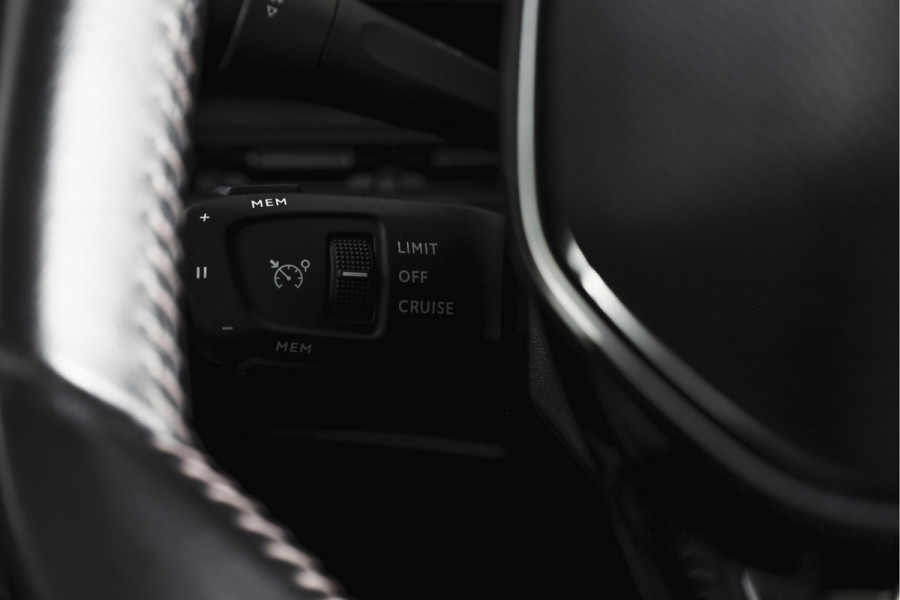 Peugeot 3008 1.2 PureTech Active 131 PK | Dig. Cockpit | Cruise | Stoelverw. | PDC | ECC | Trekhaak | LM 17" |