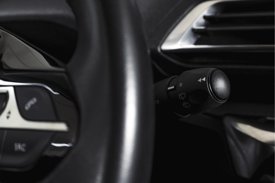 Peugeot 3008 1.2 PureTech Active 131 PK | Dig. Cockpit | Cruise | Stoelverw. | PDC | ECC | Trekhaak | LM 17" |