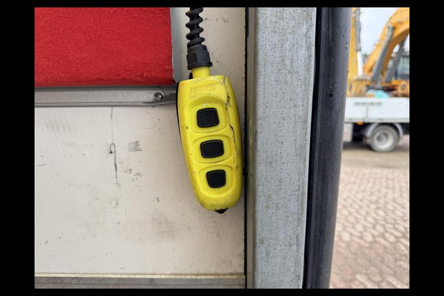 Iveco Daily 35C16 3.0 160PK Bakwagen Laadklep Zijdeur Camera Climate Control Bluetooth  Meubelbak Koffer